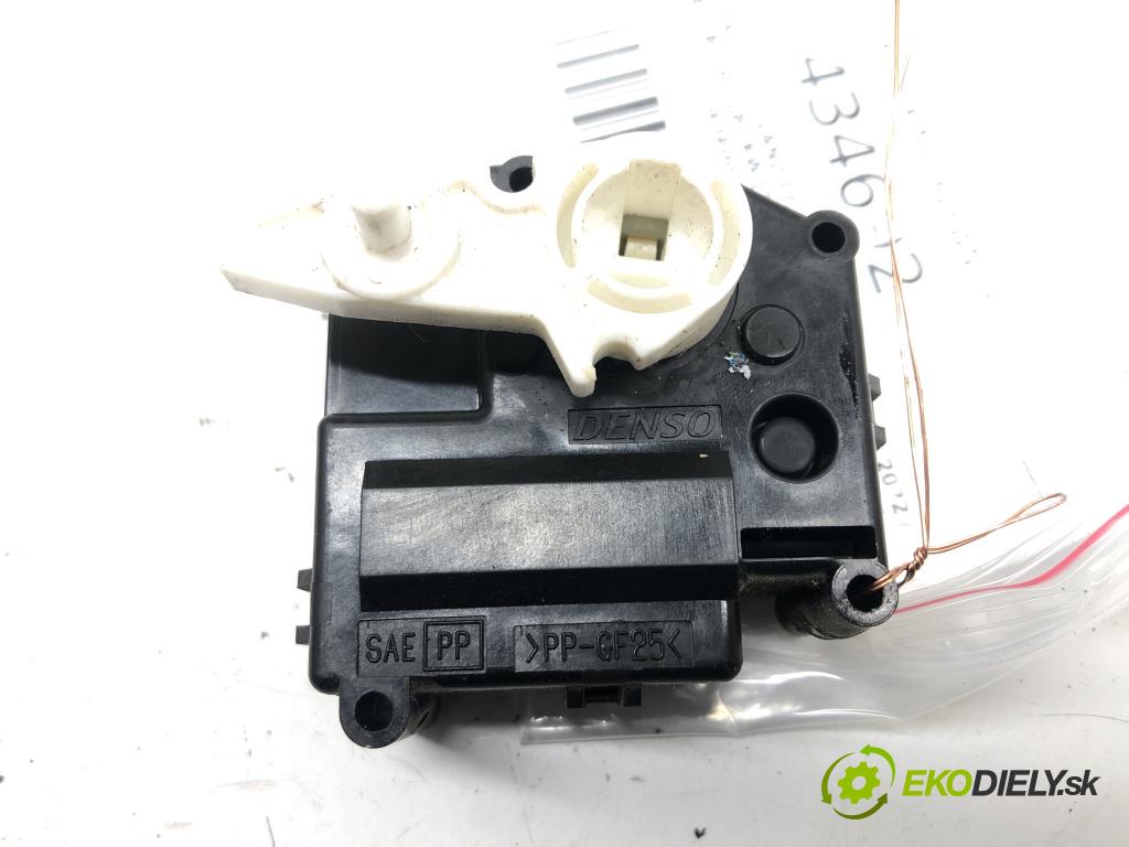 TOYOTA LAND CRUISER 200 (_J2_) 2007 - 2022    5.7 V8 (URJ200) 280 kW [381 KM] benzyna 2008 - 202  Motorček kúrenia 063800-1100 (Motorčeky kúrenia)