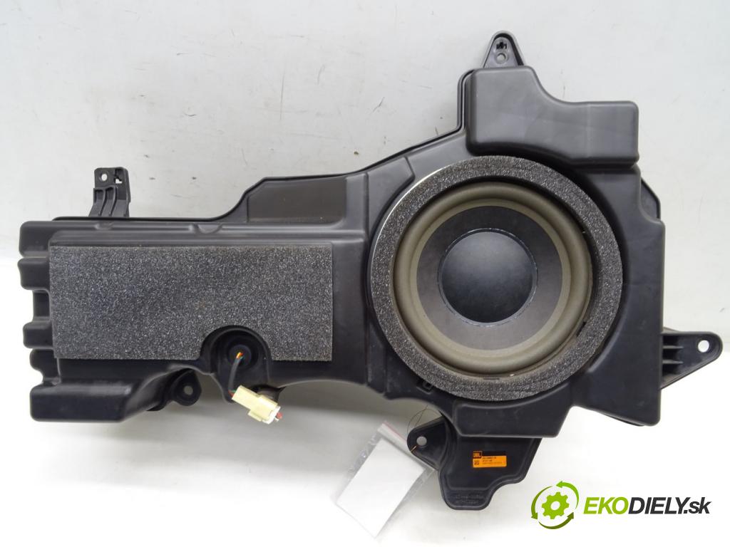 TOYOTA LAND CRUISER 200 (_J2_) 2007 - 2022    5.7 V8 (URJ200) 280 kW [381 KM] benzyna 2008 - 202  subwoofer JBL 861500W110