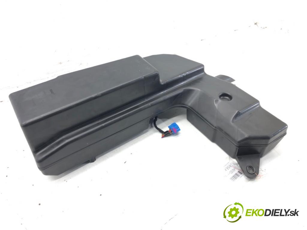 AUDI A4 B6 (8E2) 2000 - 2005    2.5 TDI 114 kW [155 KM] olej napędowy 2001 - 2002  subwoofer 8E9035382 (Audio zariadenia)