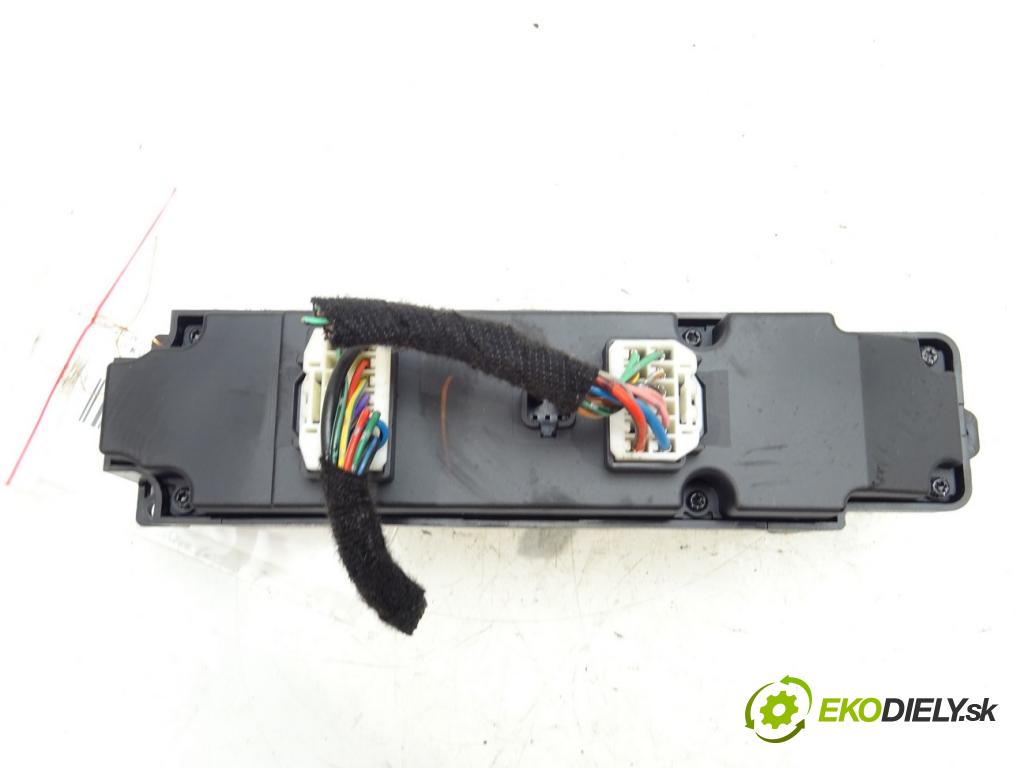 MAZDA 2 (DE_, DH_) 2007 - 2015    1.4 MZR-CD 50 kW [68 KM] olej napędowy 2008 - 2015  Prepínač okien DJ0266350A (Prepínače, spínače, tlačidlá a ovládače kúrenia)