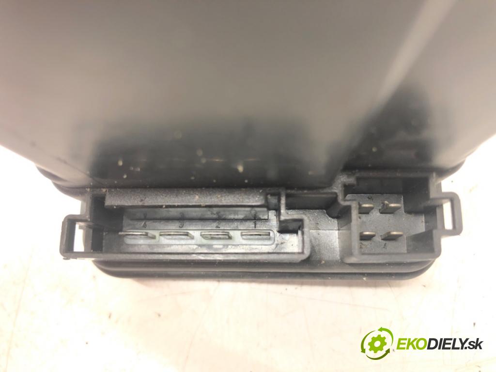 MERCEDES-BENZ KLASA E (W210) 1995 - 2003    E 200 CDI (210.007) 85 kW [116 KM] olej napędowy 1  pumpa centrálneho zámku 2108002648 (Riadiace jednotky centrálneho zámku)