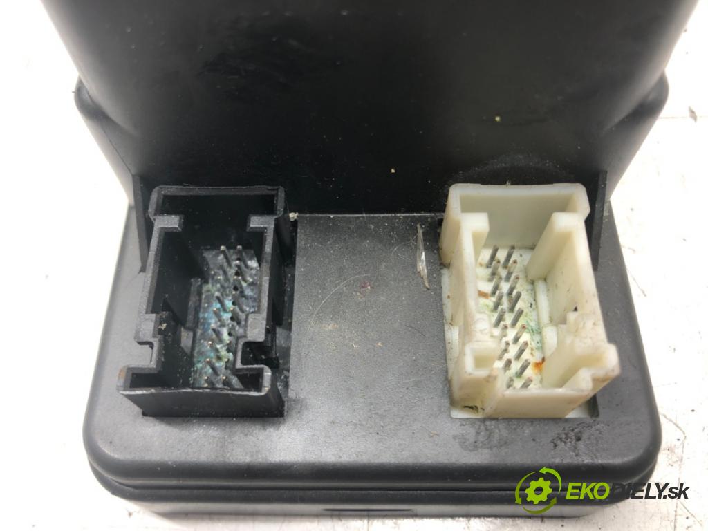 MERCEDES-BENZ KLASA E (W210) 1995 - 2003    E 200 CDI (210.007) 85 kW [116 KM] olej napędowy 1  pumpa centrálneho zámku 2108002648 (Riadiace jednotky centrálneho zámku)