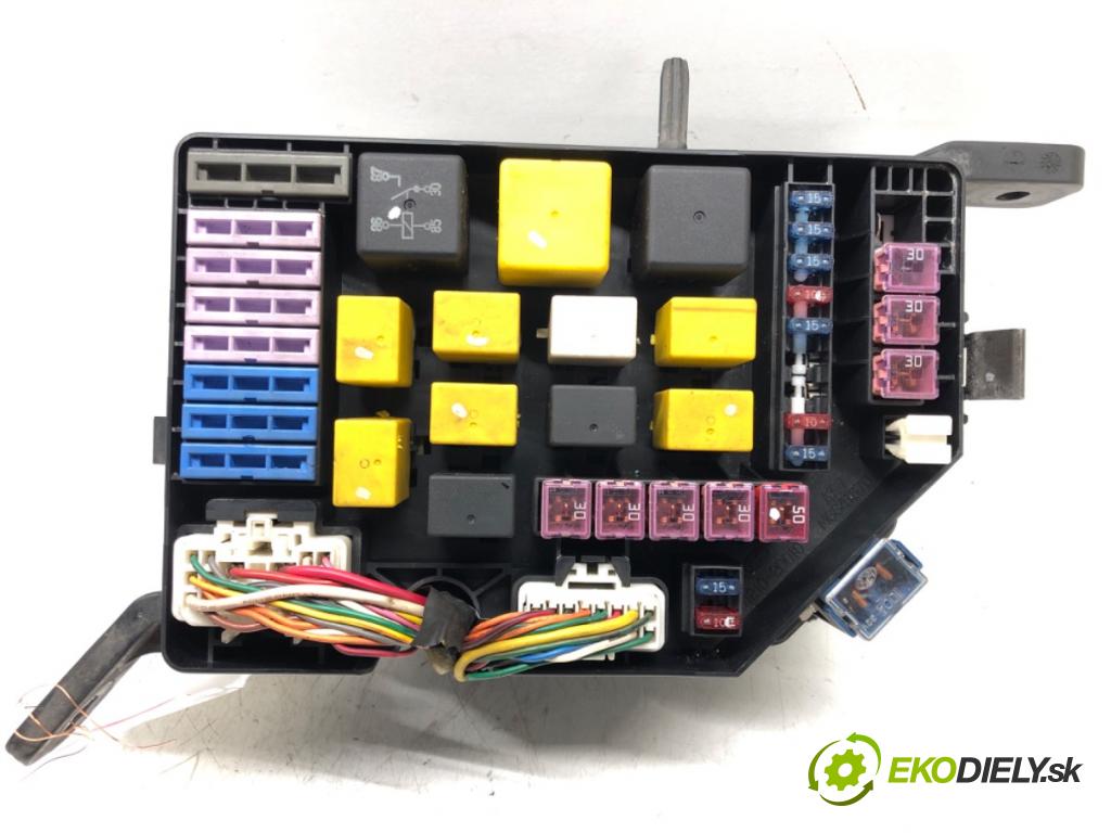 HYUNDAI COUPE II (GK) 2001 - 2012    2.0 102 kW [139 KM] benzyna 2002 - 2009  skříňka poistková 912102D010 (Pojistkové skříňky)