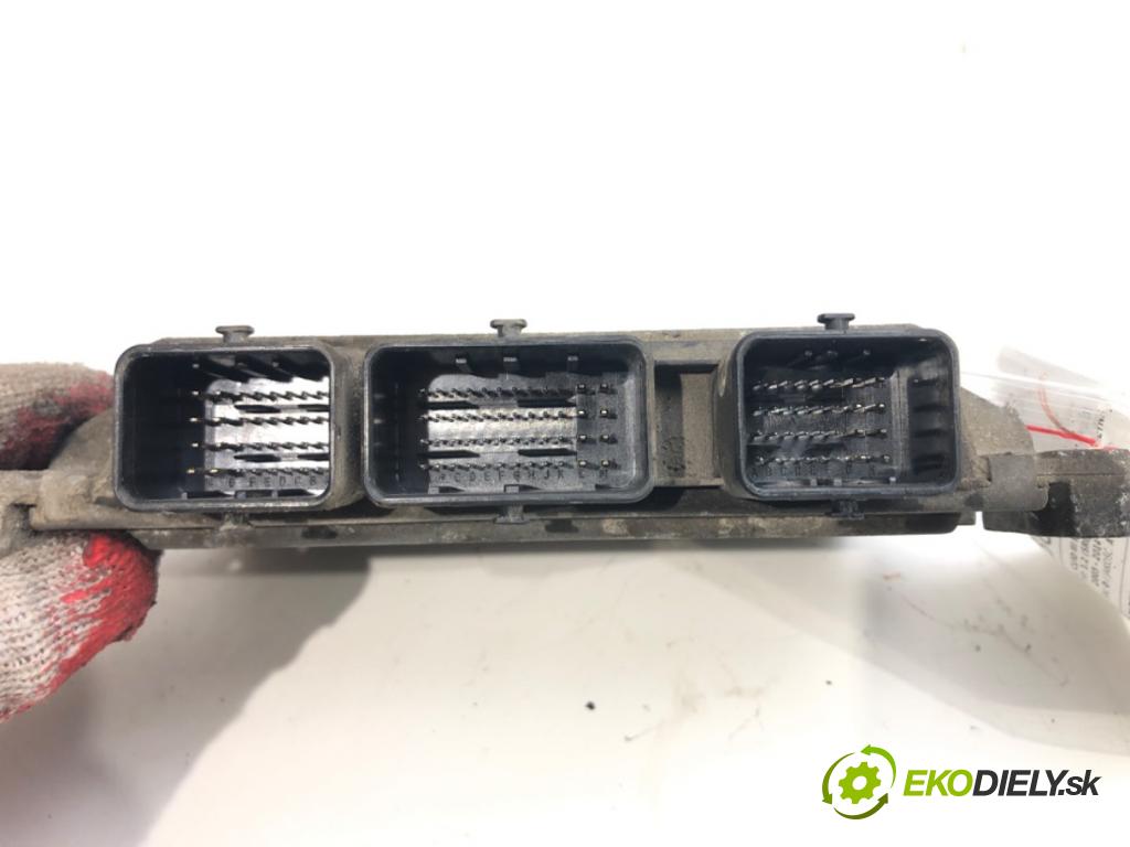 RENAULT CLIO III Nadwozie pełne / liftback (SB_, SR_) 2005 - 2022    1.2 (SR0J) 55 kW [75 KM] benzyna 2005 - 2014  řídící jednotka motora 8200522357 (Řídící jednotky)