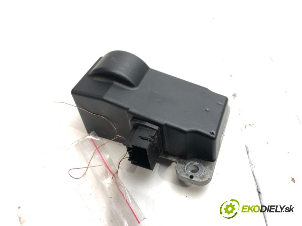 VW PASSAT B6 Variant (3C5) 2005 - 2011    2.0 TDI 103 kW [140 KM] olej napędowy 2005 - 2009  blokáda volantu 3C0905861C (Ostatné)