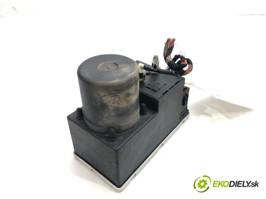 AUDI A4 B5 (8D2) 1994 - 2001    1.9 TDI 81 kW [110 KM] olej napędowy 1995 - 2000  pumpa centrálneho zámku 8L0862257E (Riadiace jednotky centrálneho zámku)