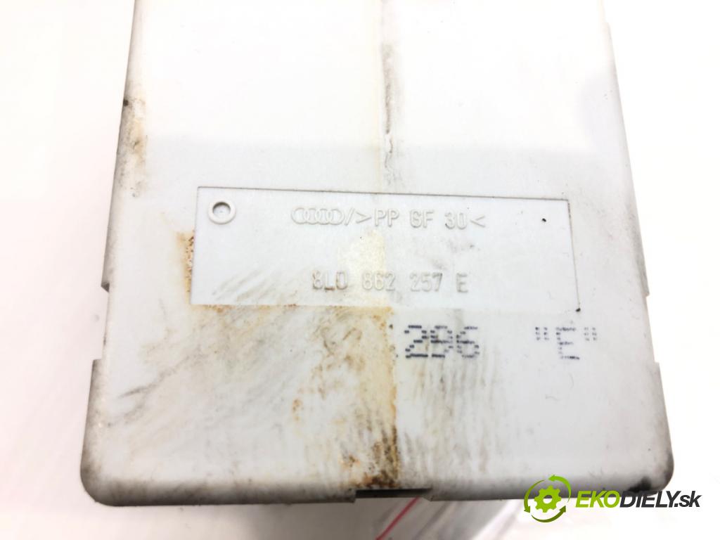 AUDI A4 B5 (8D2) 1994 - 2001    1.9 TDI 81 kW [110 KM] olej napędowy 1995 - 2000  pumpa centrálneho zámku 8L0862257E (Riadiace jednotky centrálneho zámku)