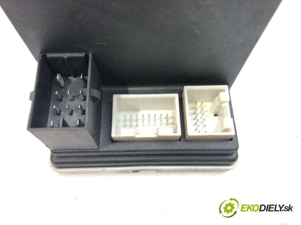 AUDI A4 B5 (8D2) 1994 - 2001    1.9 TDI 81 kW [110 KM] olej napędowy 1995 - 2000  pumpa centrálneho zámku 8L0862257E (Riadiace jednotky centrálneho zámku)