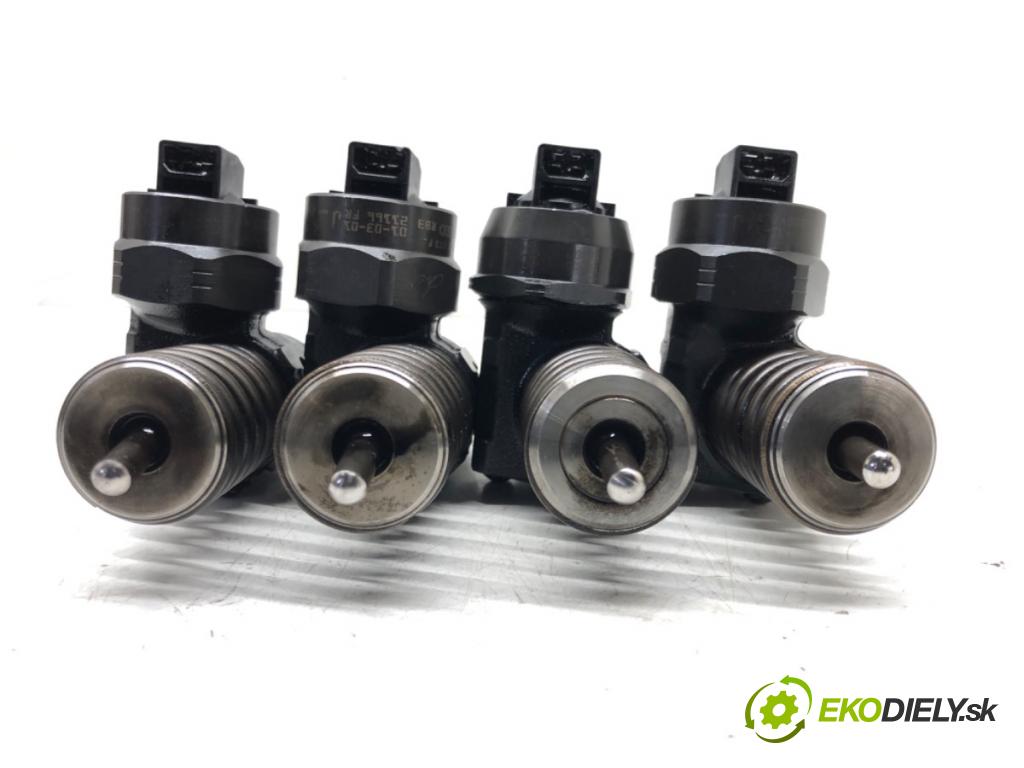 AUDI A4 B5 Avant (8D5) 1994 - 2002    1.9 TDI 85 kW [115 KM] olej napędowy 2000 - 2001  vstrekovače 038130073F 0414720007 (Vstrekovače)