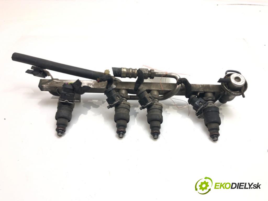 AUDI A4 B5 (8D2) 1994 - 2001    1.6 74 kW [100 KM] benzyna 1994 - 2000  Lišta vstrekovacia Vstrekovacie ventily 078133551N (Vstrekovacie lišty)