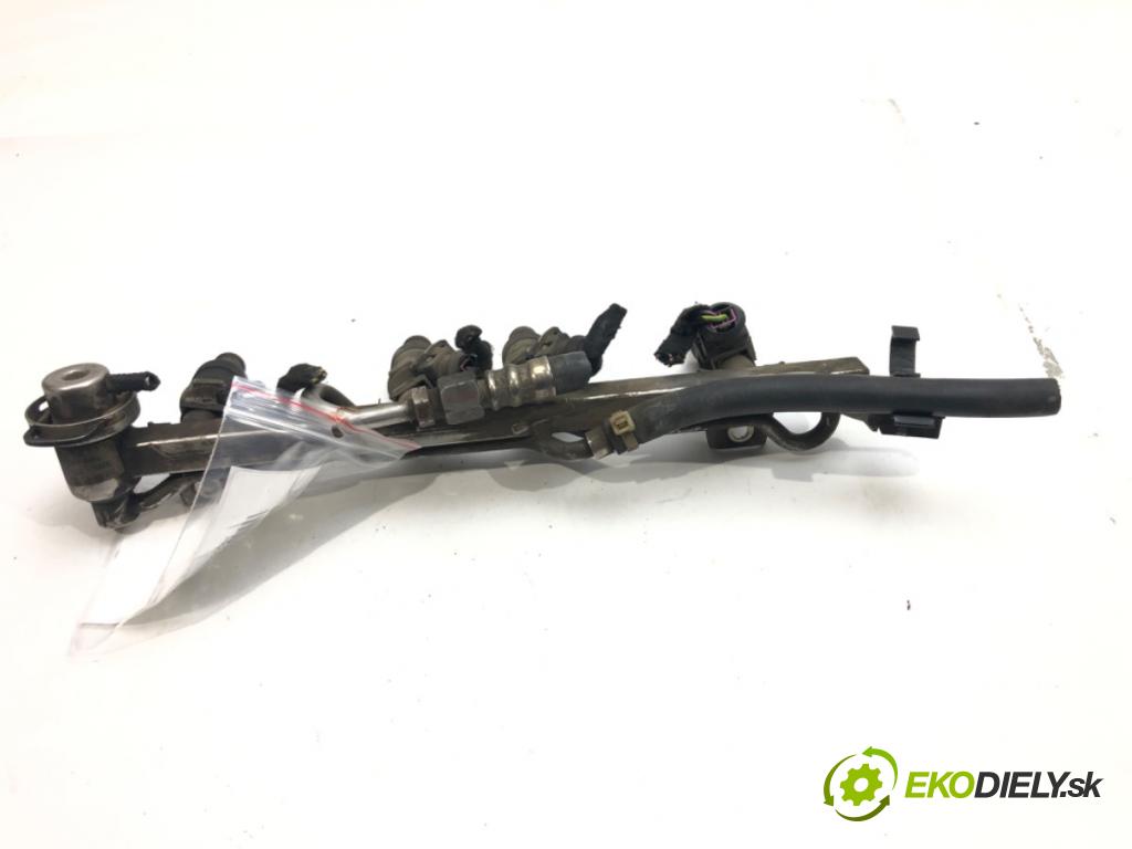 AUDI A4 B5 (8D2) 1994 - 2001    1.6 74 kW [100 KM] benzyna 1994 - 2000  Lišta vstrekovacia Vstrekovacie ventily 078133551N (Vstrekovacie lišty)