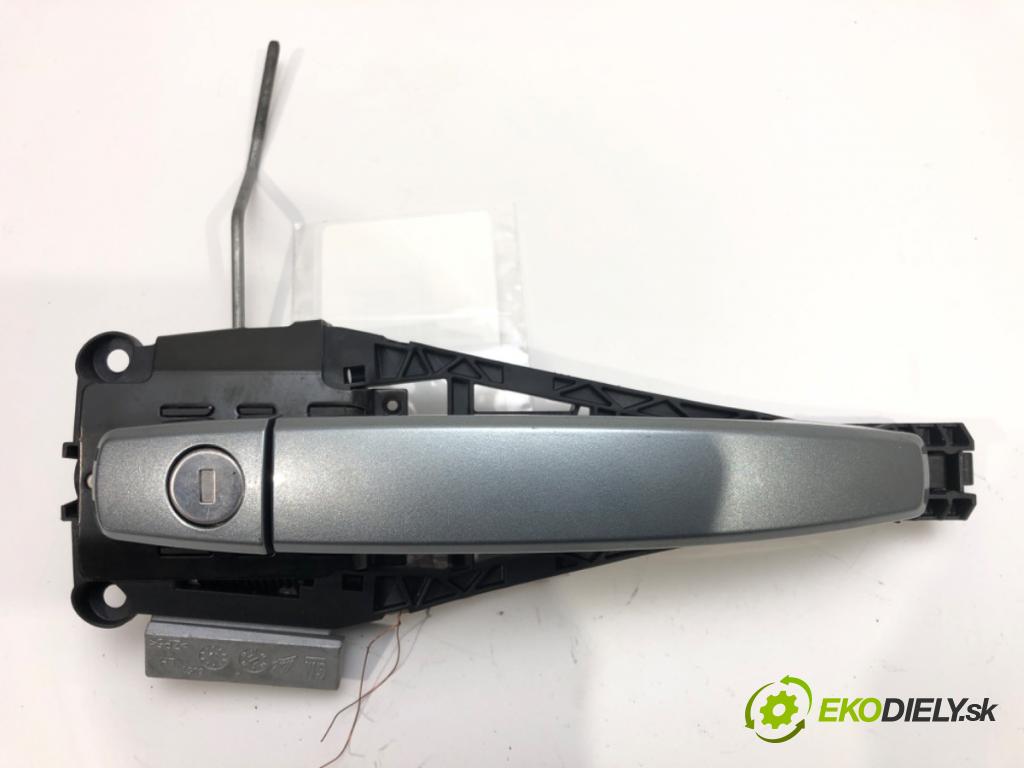 OPEL ASTRA J (P10) 2009 - 2015    1.3 CDTI (68) 70 kW [95 KM] olej napędowy 2009 - 2  Kľučka predný ľavá strana vonkajšia  (Vonkajšie predné ľavé)