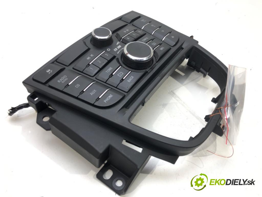 OPEL ASTRA J (P10) 2009 - 2015    1.3 CDTI (68) 70 kW [95 KM] olej napędowy 2009 - 2  Panel ovládania radia 13346049 (Prepínače, spínače, tlačidlá a ovládače kúrenia)