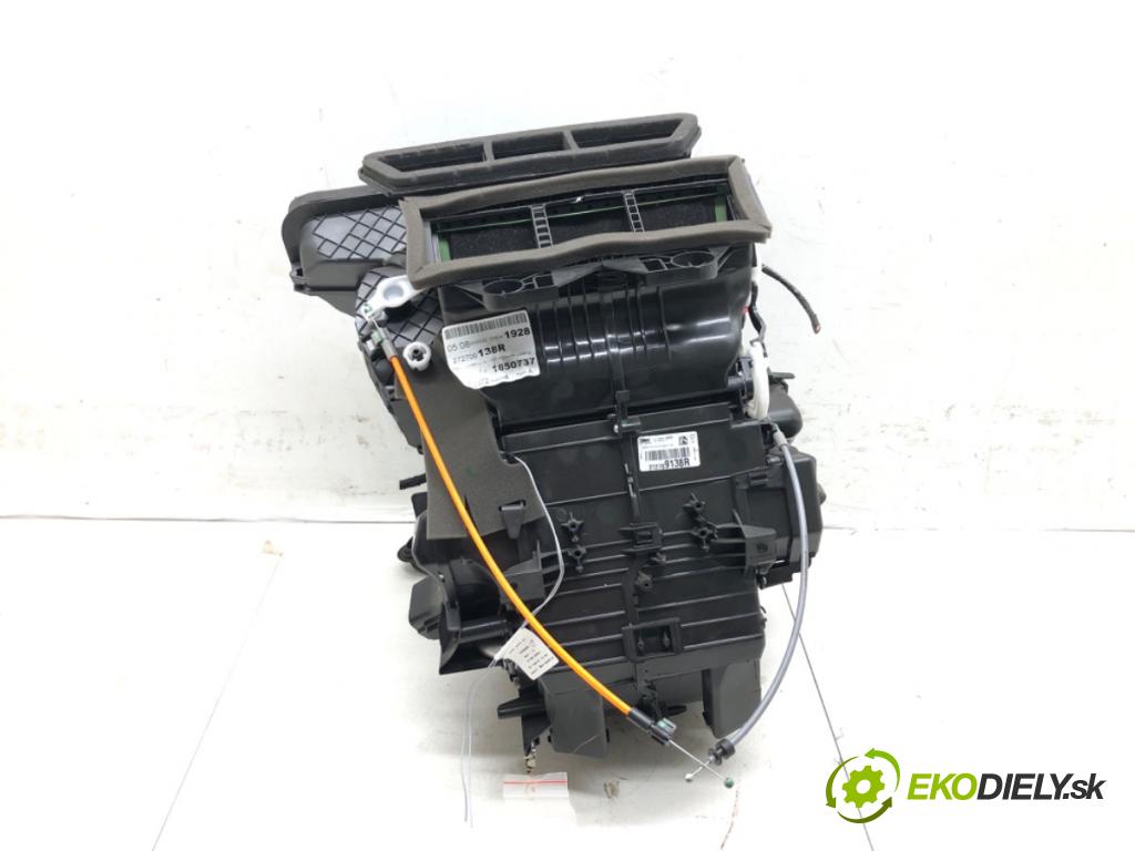 DACIA DUSTER (HM_) 2017 - 2022    1.0 TCe 90 67 kW [91 KM] benzyna 2021 - 2022  Výhrevné teleso, radiátor kúrenia komplet KOMBAJN 272709138R (Radiátory kúrenia)