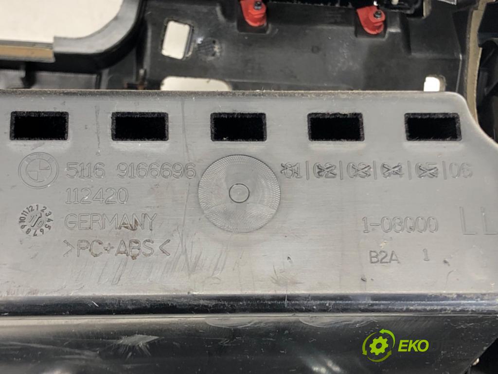 BMW 5 (F10) 2009 - 2016    535 i 225 kW [306 KM] benzyna 2010 - 2016  Palubná doska  (Palubné dosky)