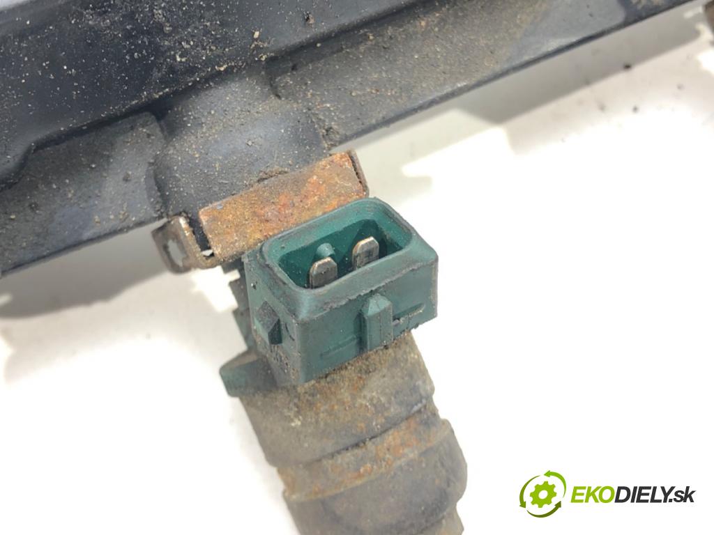 SEAT LEON (1M1) 1999 - 2006    1.6 74 kW [100 KM] benzyna 1999 - 2006  Lišta vstrekovacia Vstrekovacie ventily 037906031AA (Vstrekovacie lišty)