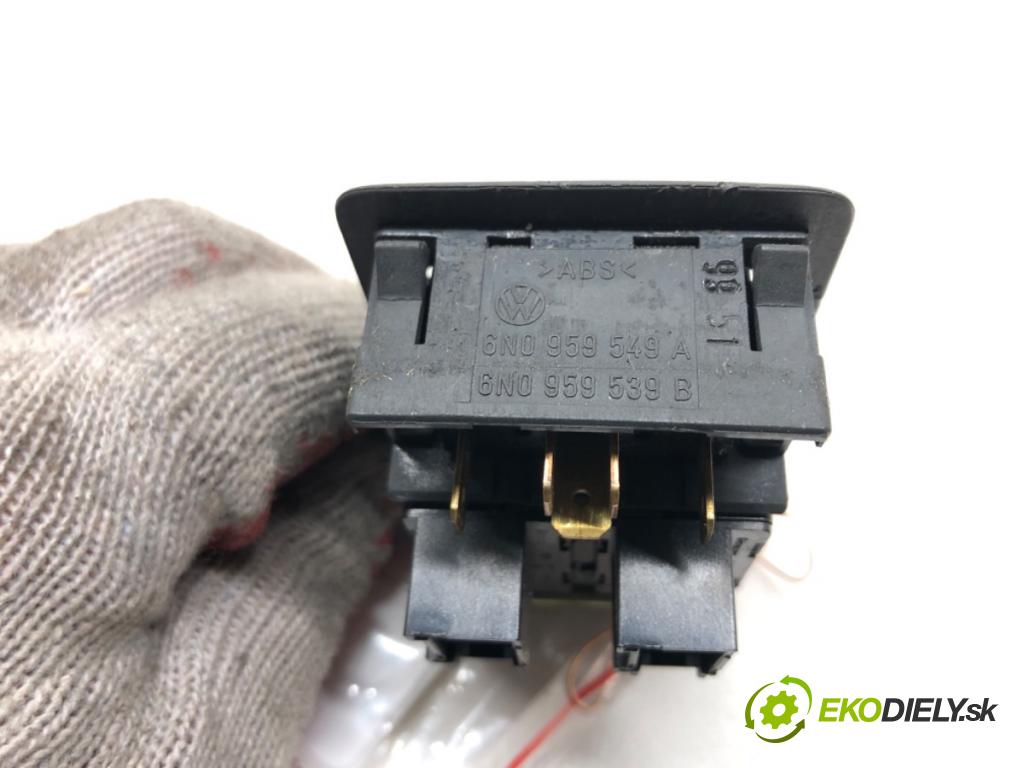 VW POLO (6N2) 1999 - 2001    1.0 37 kW [50 KM] benzyna 1999 - 2001  Prepínač okien 6N0959549A (Prepínače, spínače, tlačidlá a ovládače kúrenia)