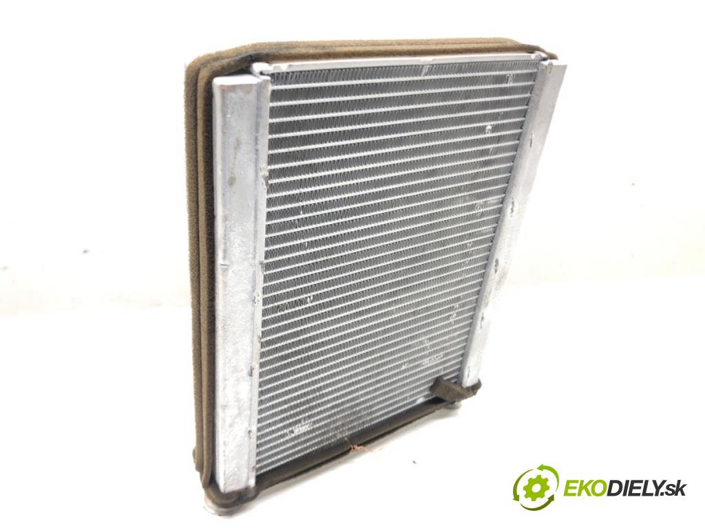 TOYOTA COROLLA (_E12_) 2001 - 2007    1.6 VVT-i (ZZE121_) 81 kW [110 KM] benzyna 2002 -   Výhrevné teleso, radiátor kúrenia  (Radiátory kúrenia)