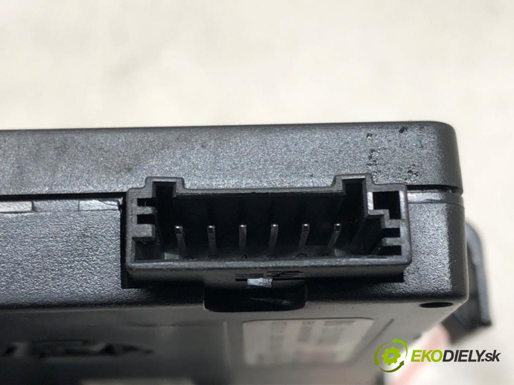 BMW X1 (E84) 2009 - 2015    sDrive 18 d 105 kW [143 KM] olej napędowy 2009 - 2  Zosilňovač Antenní: 9168335 (Zosilňovače)