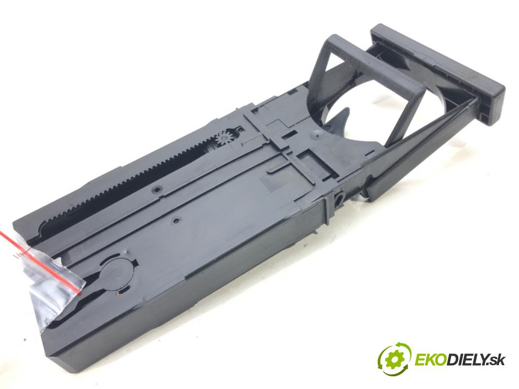 SEAT ALHAMBRA (7V8, 7V9) 1996 - 2010    1.9 TDI 96 kW [131 KM] olej napędowy 2002 - 2008  Držiak na nápoje 7M3858601 (Úchyty, držiaky na nápoje)