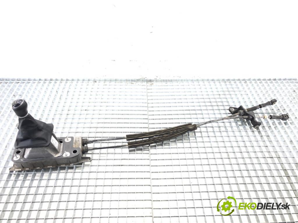 VW PASSAT B7 Variant (365) 2010 - 2015    2.0 TDI 103 kW [140 KM] olej napędowy 2010 - 2014  Kulisa 3C0711049AL (Rýchlostné páky / kulisy)