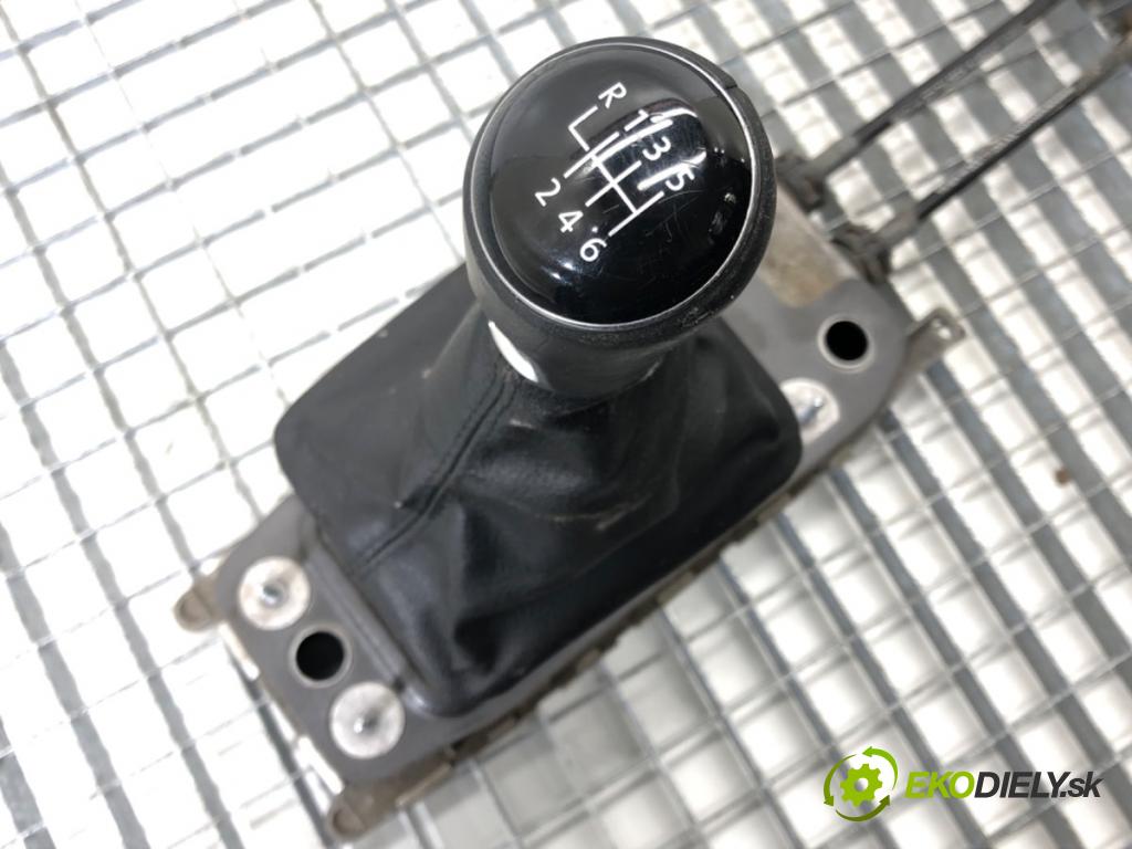 VW PASSAT B7 Variant (365) 2010 - 2015    2.0 TDI 103 kW [140 KM] olej napędowy 2010 - 2014  Kulisa 3C0711049AL (Rýchlostné páky / kulisy)