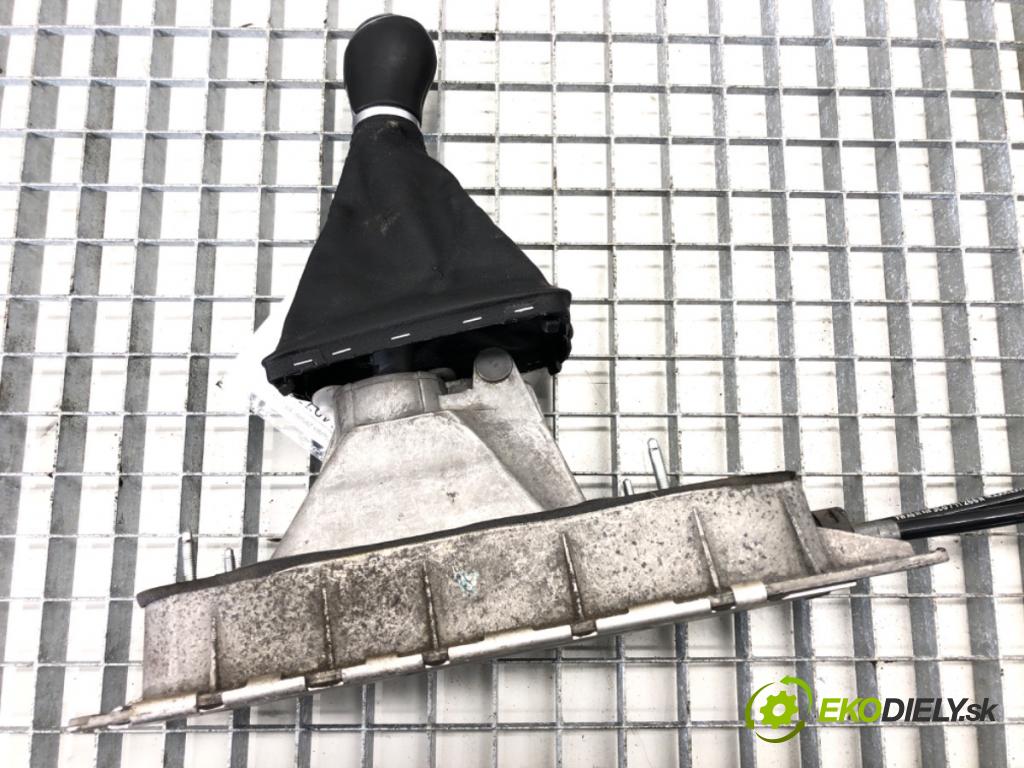 VW PASSAT B7 Variant (365) 2010 - 2015    2.0 TDI 103 kW [140 KM] olej napędowy 2010 - 2014  Kulisa 3C0711049AL (Rýchlostné páky / kulisy)