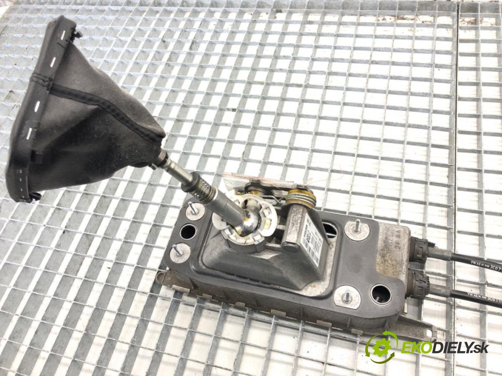 VW PASSAT B7 Variant (365) 2010 - 2015    2.0 TDI 103 kW [140 KM] olej napędowy 2010 - 2014  Kulisa 3C0711049AL (Rýchlostné páky / kulisy)