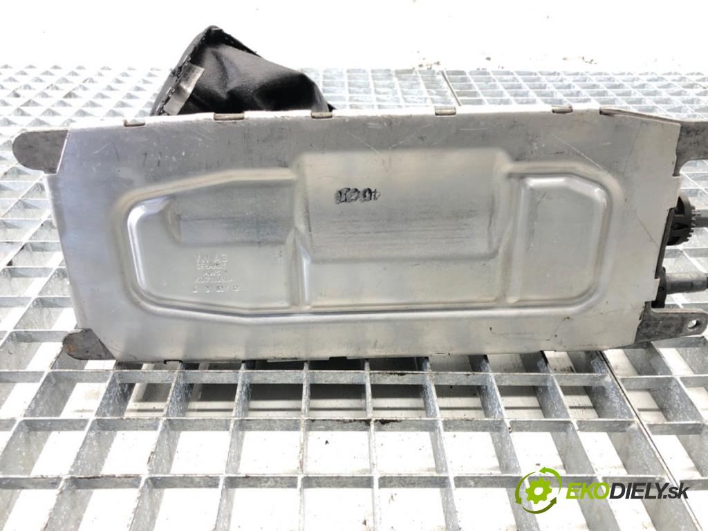 VW PASSAT B7 Variant (365) 2010 - 2015    2.0 TDI 103 kW [140 KM] olej napędowy 2010 - 2014  Kulisa 3C0711049AL (Rýchlostné páky / kulisy)