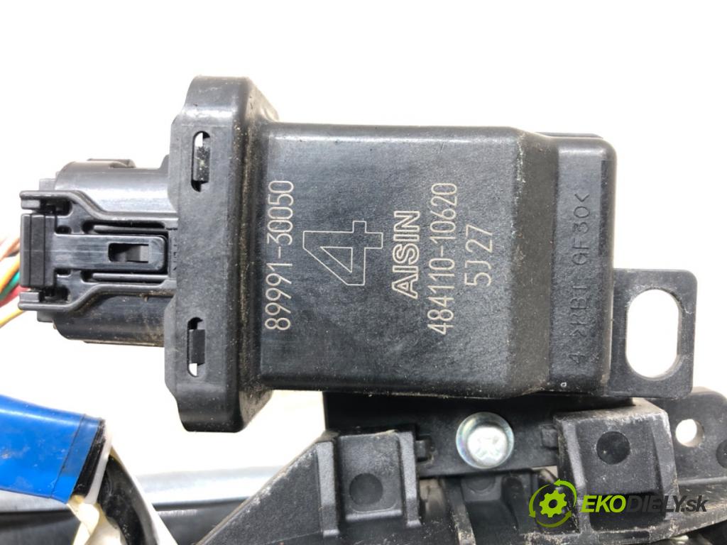 LEXUS IS II (_E2_) 2005 - 2013    250 (GSE20) 153 kW [208 KM] benzyna 2005 - 2013  Kľučka predný ľavá strana vonkajšia  (Vonkajšie predné ľavé)