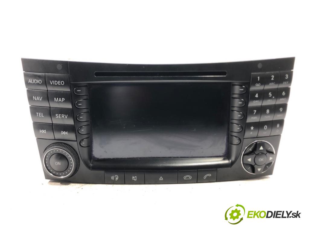 MERCEDES-BENZ CLS (C219) 2004 - 2011    CLS 350 (219.356) 200 kW [272 KM] benzyna 2004 - 2  RADIO Navigácia A2118202297 (Audio zariadenia)