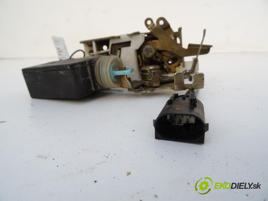MERCEDES-BENZ ACTROS MP2 / MP3 2002 - 2022    3236 B  zámok dveře přední část pravý A9437200735