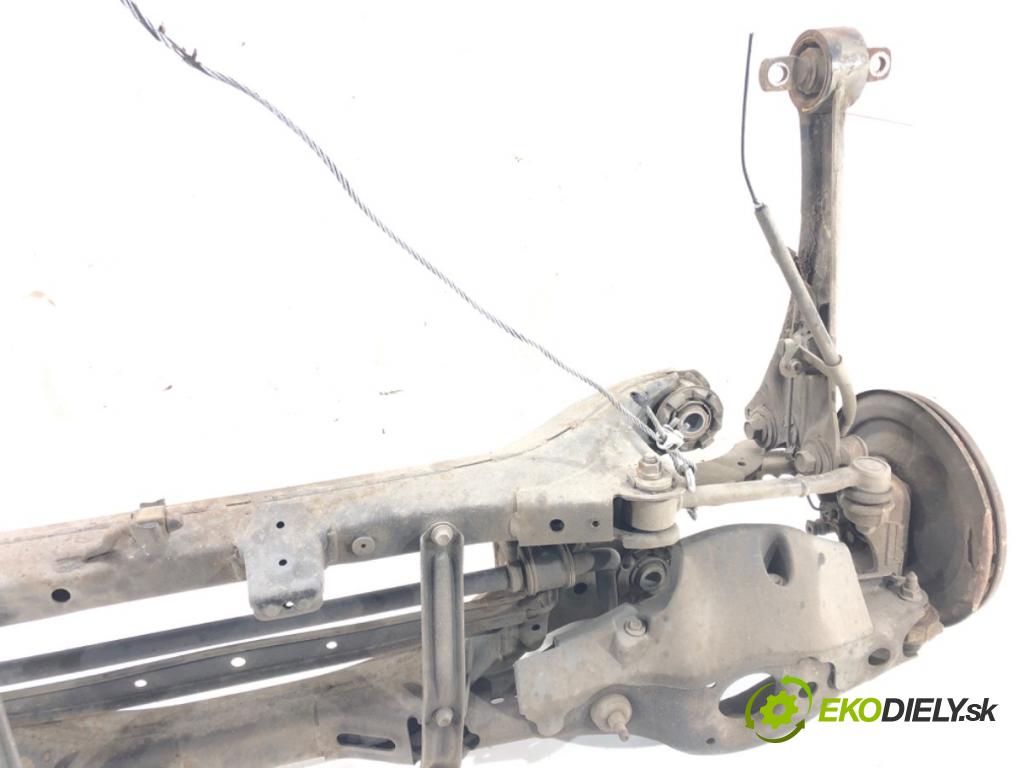 TOYOTA AURIS Kombi (_E18_) 2013 - 2018    1.6 D4-D (WWE185_) 82 kW [112 KM] olej napędowy 20  zadní část výztuha