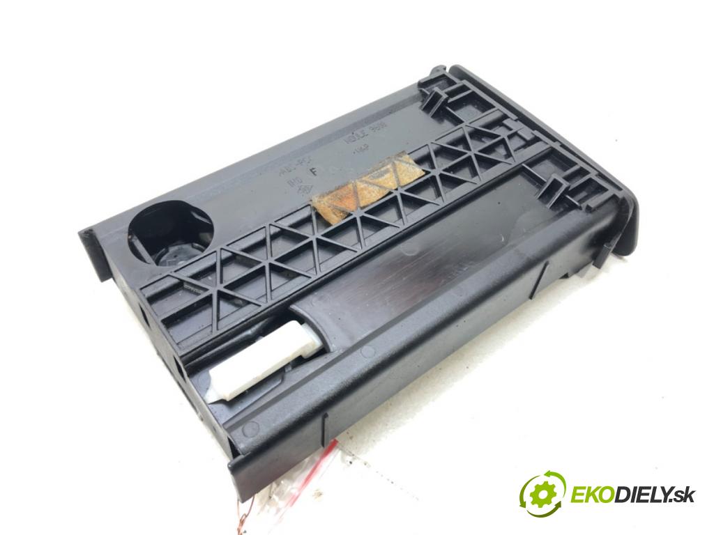 RENAULT LAGUNA III (BT0/1) 2007 - 2015    2.0 dCi (BT01, BT08, BT09, BT0E, BT0K, BT12, BT1C,  držák na nápoje  (Úchyty)