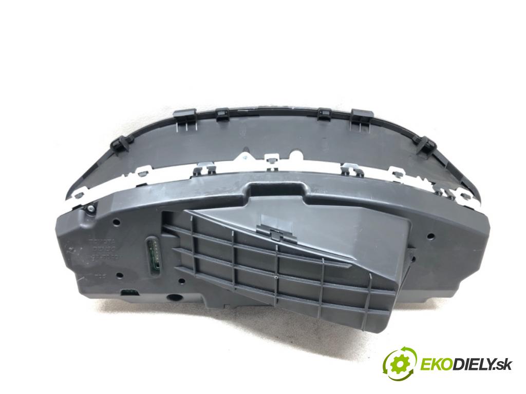 TOYOTA YARIS (_P9_) 2005 - 2014    1.3 4WD (NCP92_) 64 kW [87 KM] benzyna 2007 - 2010  Prístrojovka 83800-0D661 (Prístrojové dosky, displeje)