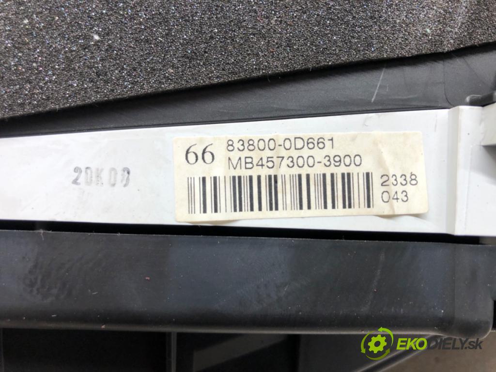 TOYOTA YARIS (_P9_) 2005 - 2014    1.3 4WD (NCP92_) 64 kW [87 KM] benzyna 2007 - 2010  Prístrojovka 83800-0D661 (Prístrojové dosky, displeje)