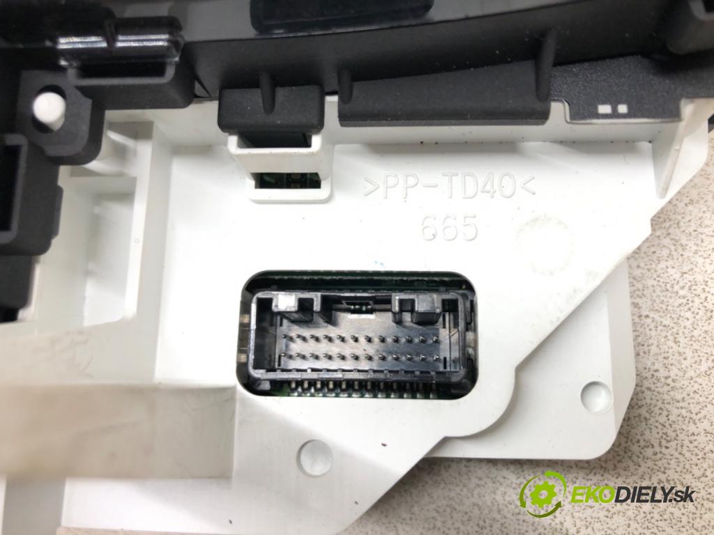 TOYOTA YARIS (_P9_) 2005 - 2014    1.3 4WD (NCP92_) 64 kW [87 KM] benzyna 2007 - 2010  Prístrojovka 83800-0D661 (Prístrojové dosky, displeje)