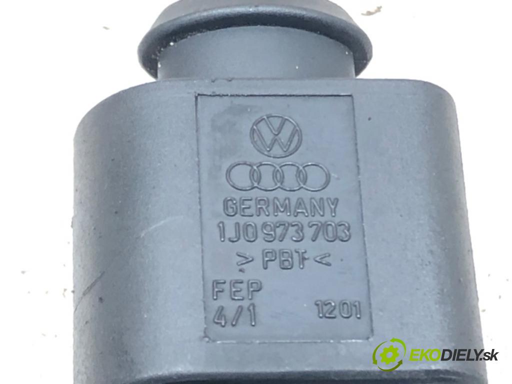AUDI A4 B6 (8E2) 2000 - 2005    1.9 TDI 96 kW [130 KM] olej napędowy 2000 - 2004  snímač klimatizace IJ0973703 (Snímače)