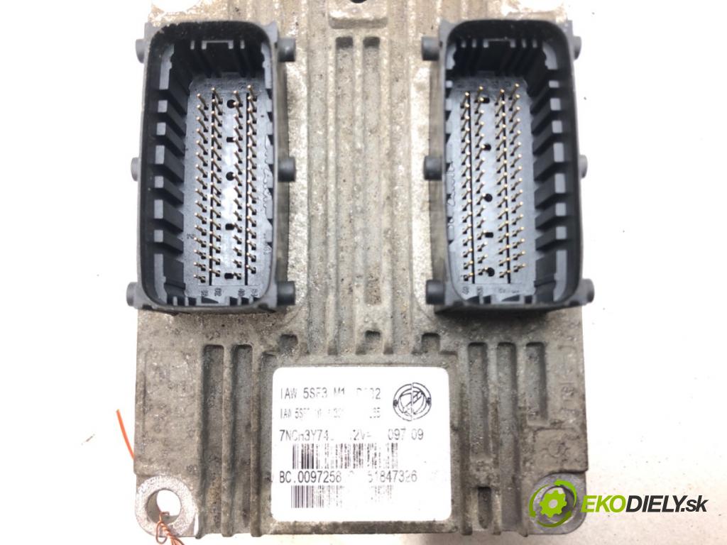 FIAT GRANDE PUNTO liftback 2009 48 kW 1.2 1242 řídící jednotka motora 51847326 (Řídicí jednotka)