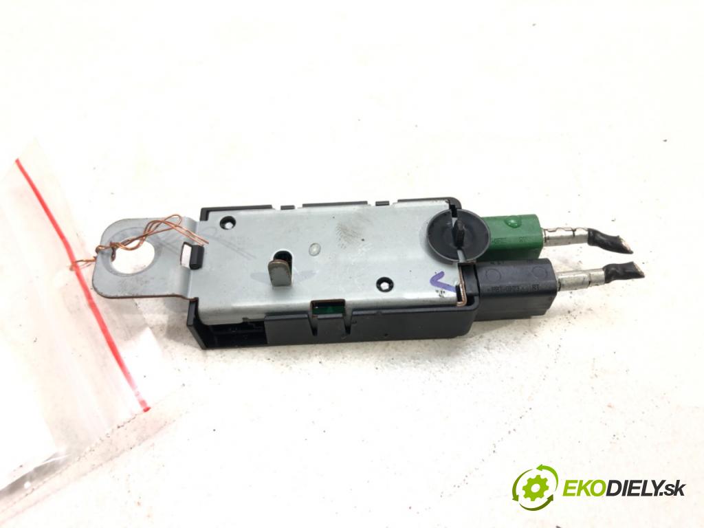 OPEL INSIGNIA B Sports Tourer (Z18) 2017 - 2022    2.0 CDTi (35) 125 kW [170 KM] olej napędowy 2017 -  Zosilňovač Antenní: 23484840 (Zosilňovače)