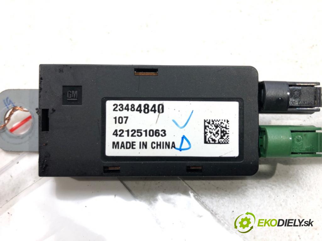 OPEL INSIGNIA B Sports Tourer (Z18) 2017 - 2022    2.0 CDTi (35) 125 kW [170 KM] olej napędowy 2017 -  Zosilňovač Antenní: 23484840 (Zosilňovače)