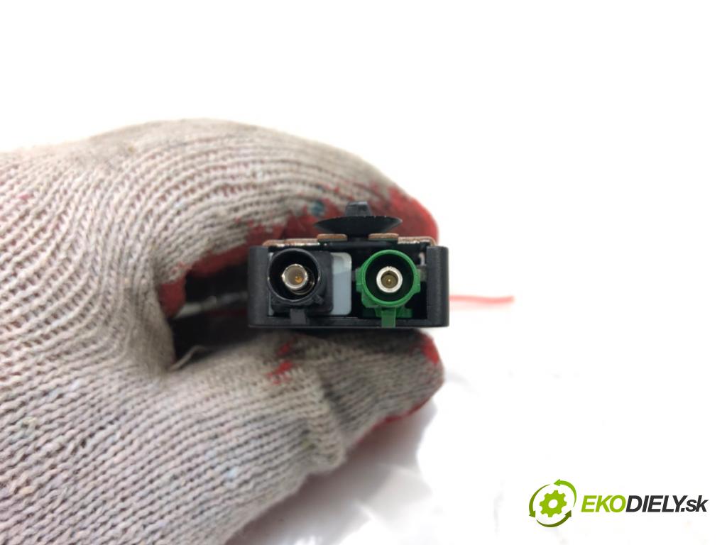 OPEL INSIGNIA B Sports Tourer (Z18) 2017 - 2022    2.0 CDTi (35) 125 kW [170 KM] olej napędowy 2017 -  Zosilňovač Antenní: 23484840 (Zosilňovače)