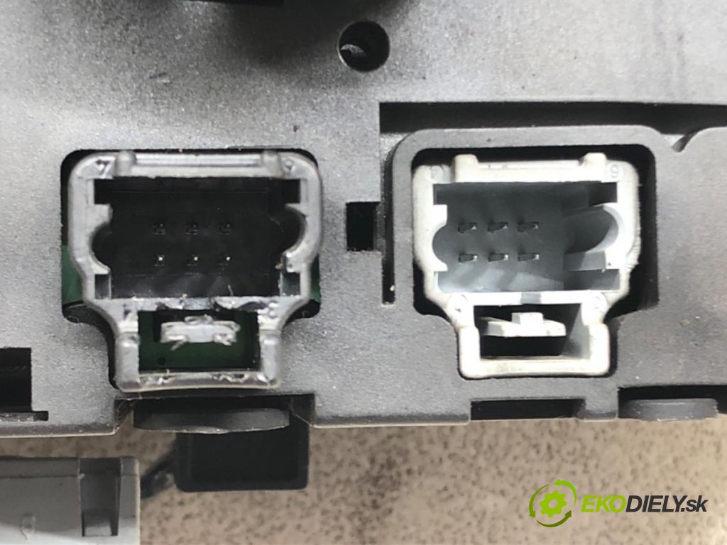 PEUGEOT 307 (3A/C) 2000 - 2012    1.4 HDi 50 kW [68 KM] olej napędowy 2001 - 2005  přepínač kombinovaný 96509724XT (Ovládaní topení a přepínače)