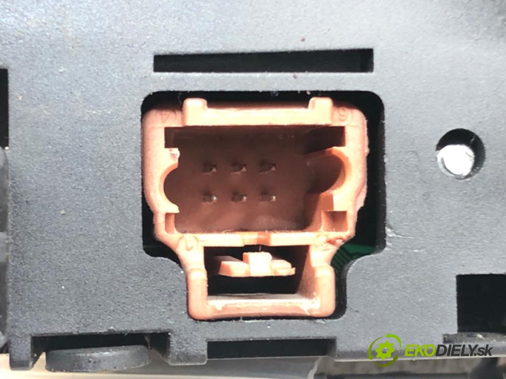 PEUGEOT 307 (3A/C) 2000 - 2012    1.4 HDi 50 kW [68 KM] olej napędowy 2001 - 2005  přepínač kombinovaný 96509724XT (Ovládaní topení a přepínače)