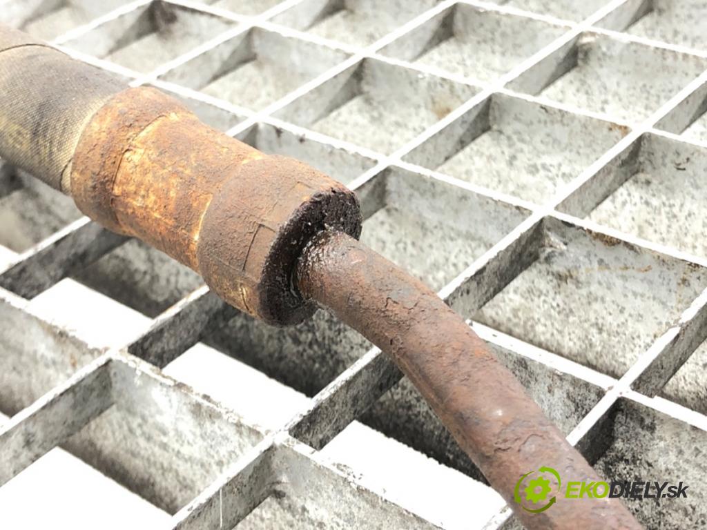 TOYOTA YARIS (_P1_) 1999 - 2005    1.0 (SCP10_) 50 kW [68 KM] benzyna 1999 - 2005  hadica servočerpadlo  (Rúrky, hadice servočerpadla)