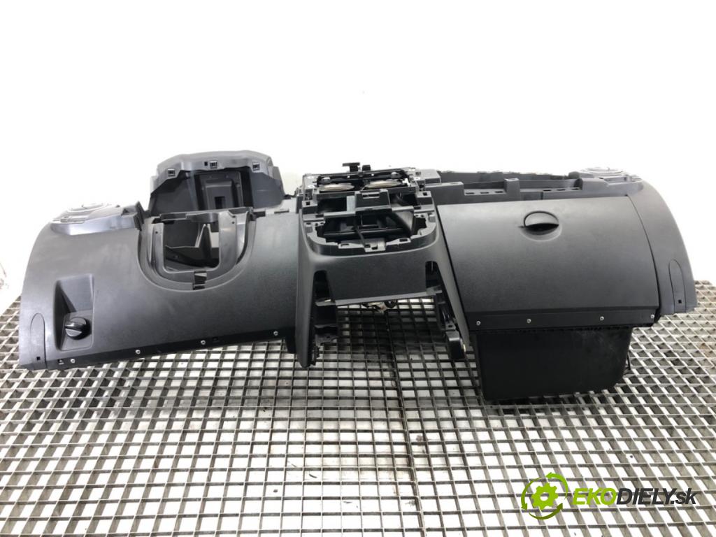 DACIA DUSTER (HS_) 2010 - 2018    1.6 SCe 115 84 kW [115 KM] benzyna 2015 - 2018  palubní doska  (Palubní desky)