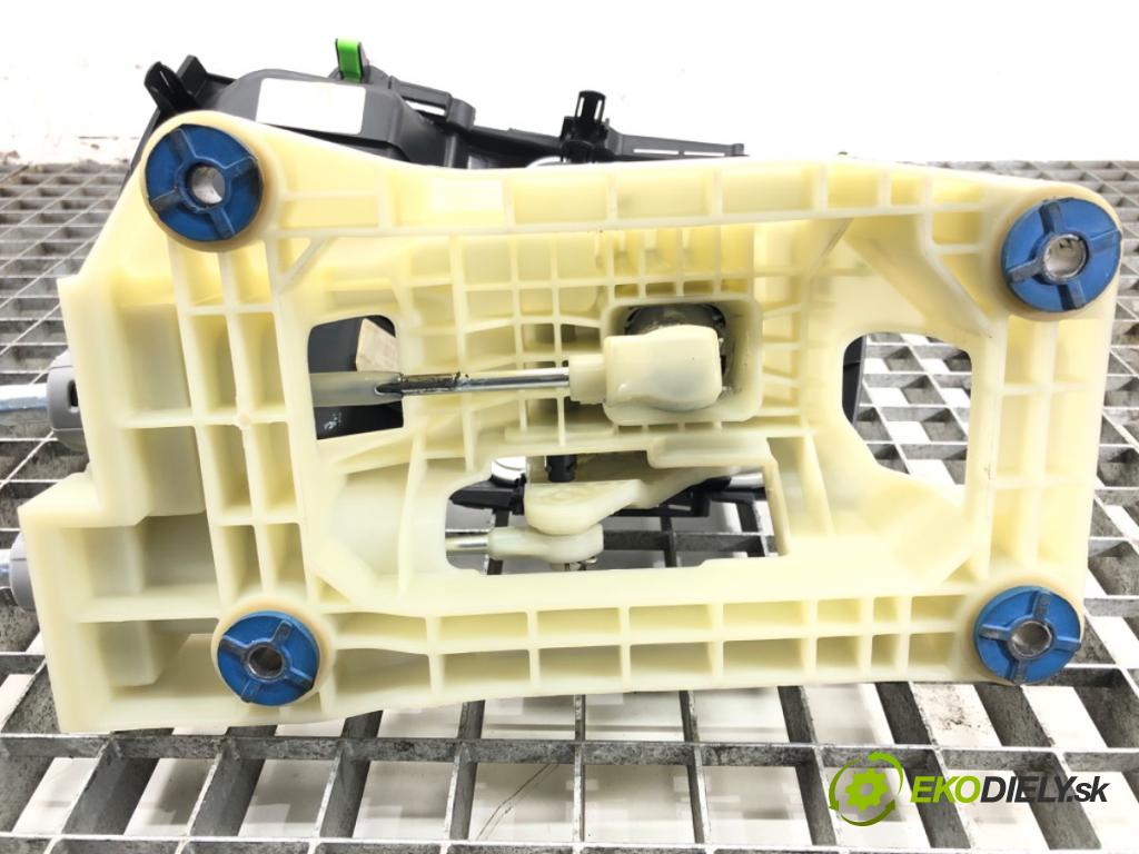 HYUNDAI i30 Kombi (GD) 2012 - 2022    1.4 CRDi 66 kW [90 KM] olej napędowy 2012 - 2022  Kulisa  (Rýchlostné páky / kulisy)