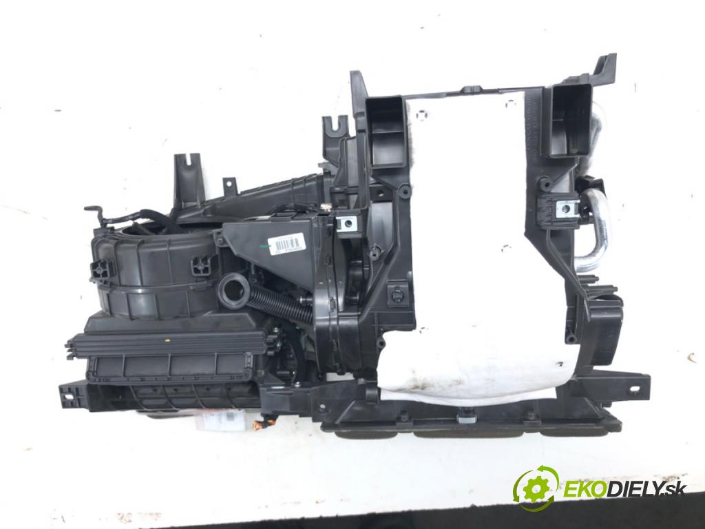 HYUNDAI i30 Kombi (GD) 2012 - 2022    1.4 CRDi 66 kW [90 KM] olej napędowy 2012 - 2022  Výhrevné teleso, radiátor kúrenia komplet KOMBAJN  (Radiátory kúrenia)