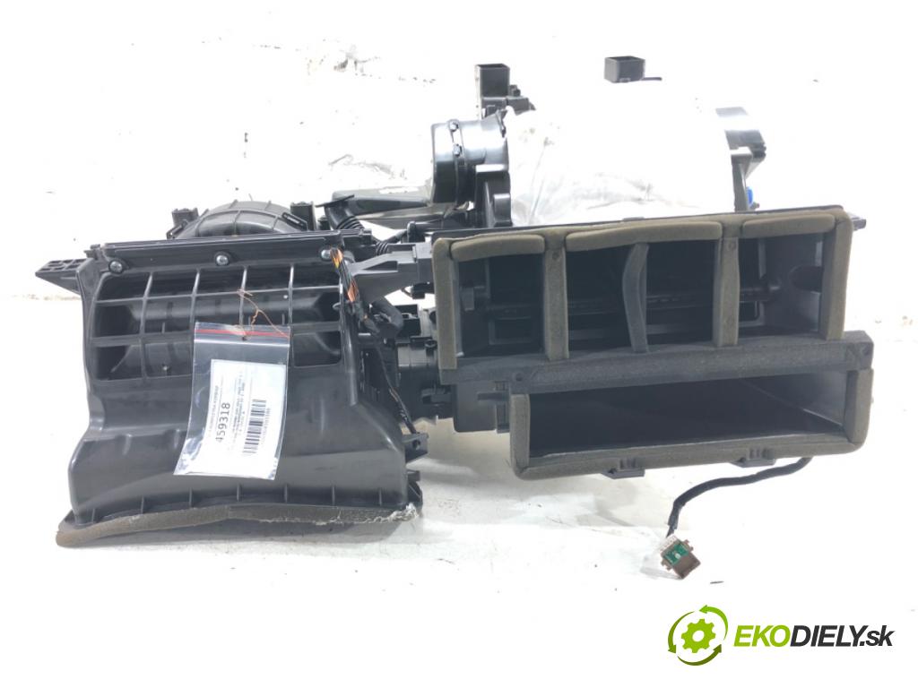 HYUNDAI i30 Kombi (GD) 2012 - 2022    1.4 CRDi 66 kW [90 KM] olej napędowy 2012 - 2022  Výhrevné teleso, radiátor kúrenia komplet KOMBAJN  (Radiátory kúrenia)