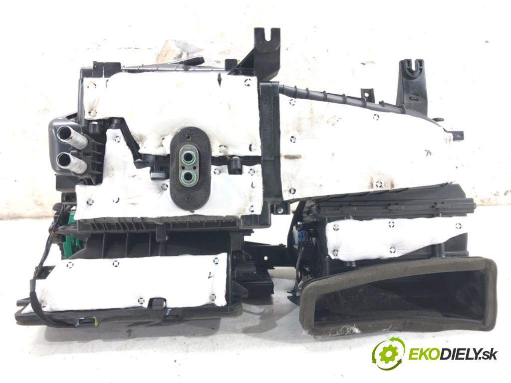 HYUNDAI i30 Kombi (GD) 2012 - 2022    1.4 CRDi 66 kW [90 KM] olej napędowy 2012 - 2022  Výhrevné teleso, radiátor kúrenia komplet KOMBAJN  (Radiátory kúrenia)